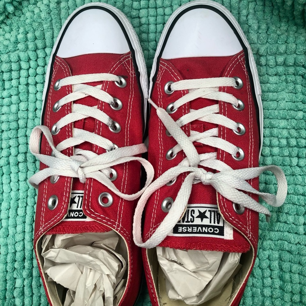 Converse Women’s Red Canvas Low Top Sneakers Size 10 Women’s